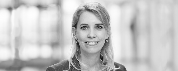 Sabrina Müller, specialista dei processi e della gestione dei contratti e paralegale